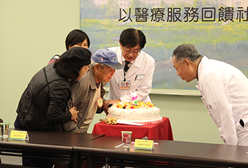  100歲人瑞闌尾癌抗癌成功歡慶百歲生日